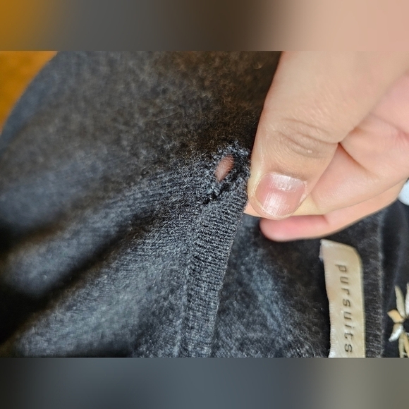 Pursuits, Ltd 100% cashmere sweater size small - Picture 2 of 4